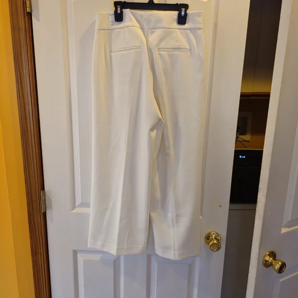 Nwt Ann Taylor size 4 off white wide leg trouser - Picture 2 of 4